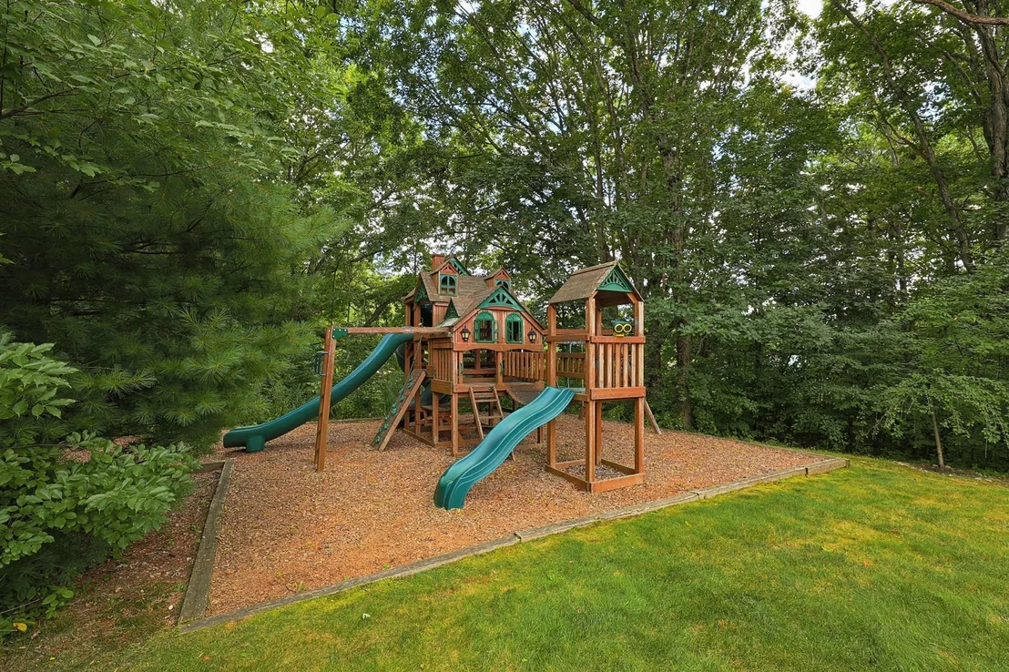 Photo of 15 Willow Brook Lane