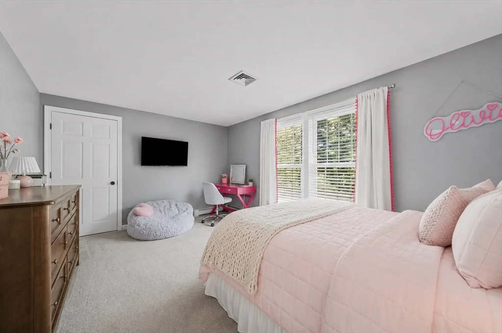 Photo of 114 Longwater Dr