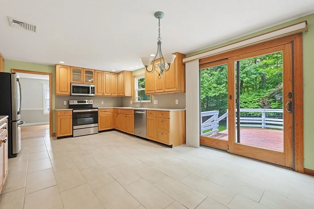 Photo of 7 Cahill Park Dr