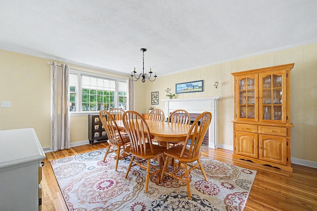Photo of 592 Pond St
