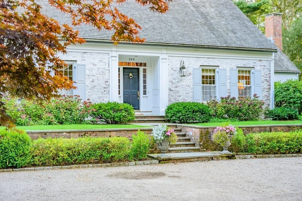 Photo of 245 North Bay Road