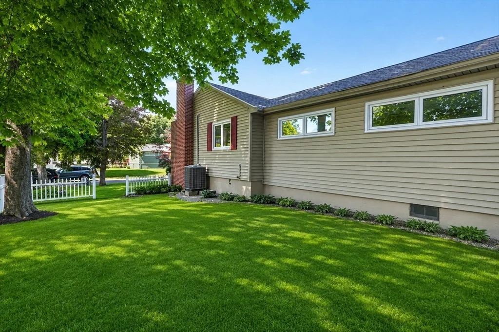 Photo of 32 Bobolink Rd