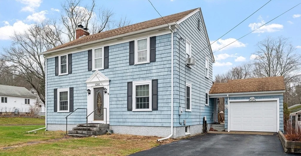 Photo of 1261 Putnam Pike