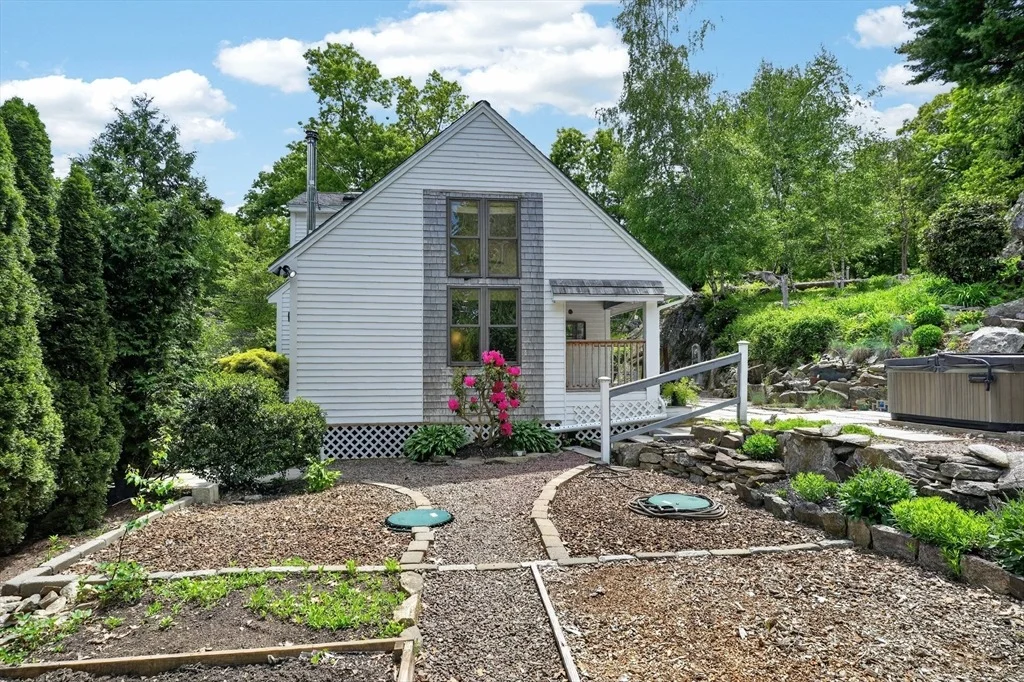 Photo of 9 Ledgewood Dr