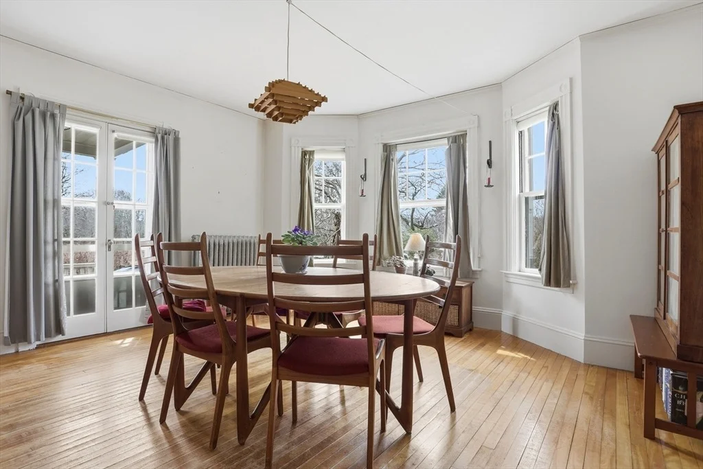 Photo of 242 Lexington Rd