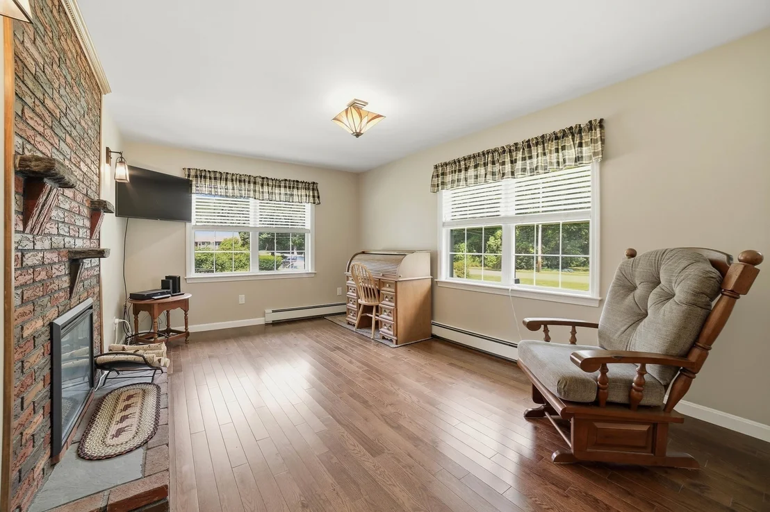 Photo of 425 River Road