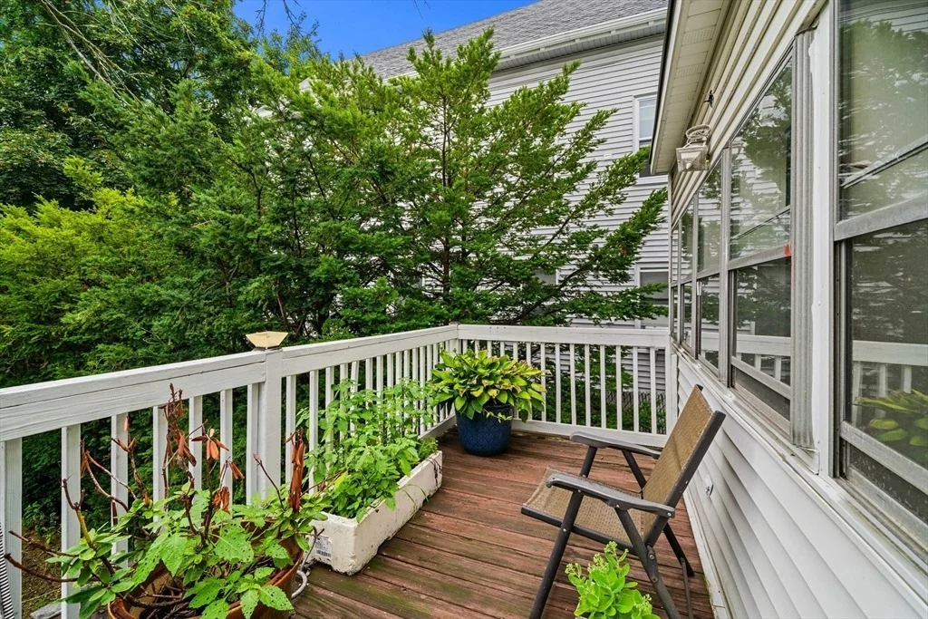 Photo of 952 Bridge St