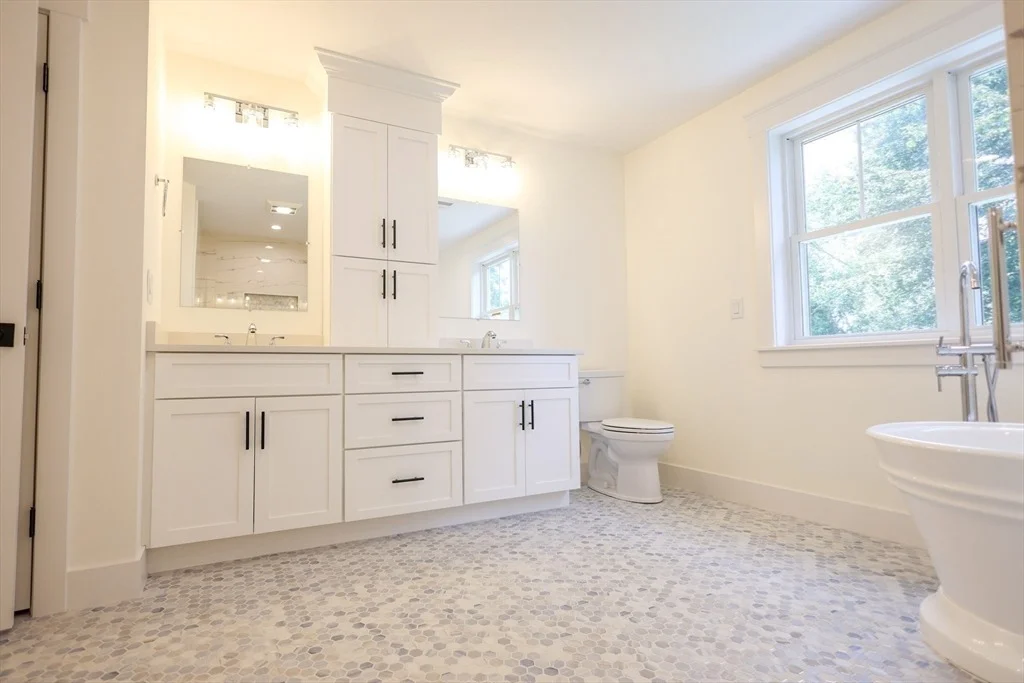 Photo of 8 Bellmore Road