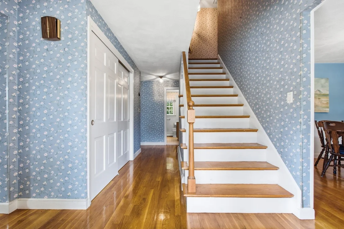 Photo of 10 Red Gate Ln