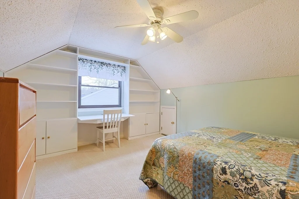 Photo of 18 Sherborne Cir