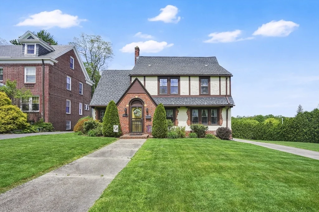 Photo of 146 Bellevue Ave