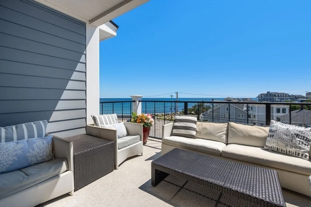 Photo of Unit 403 at 535 Ocean Blvd