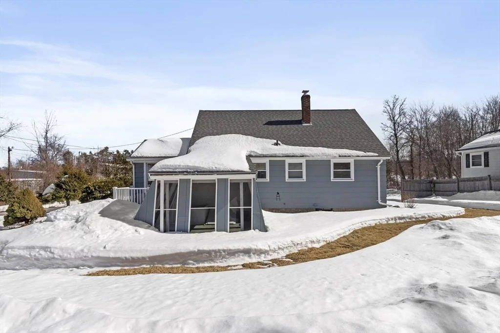 Photo of 6 Meadowbrook Dr