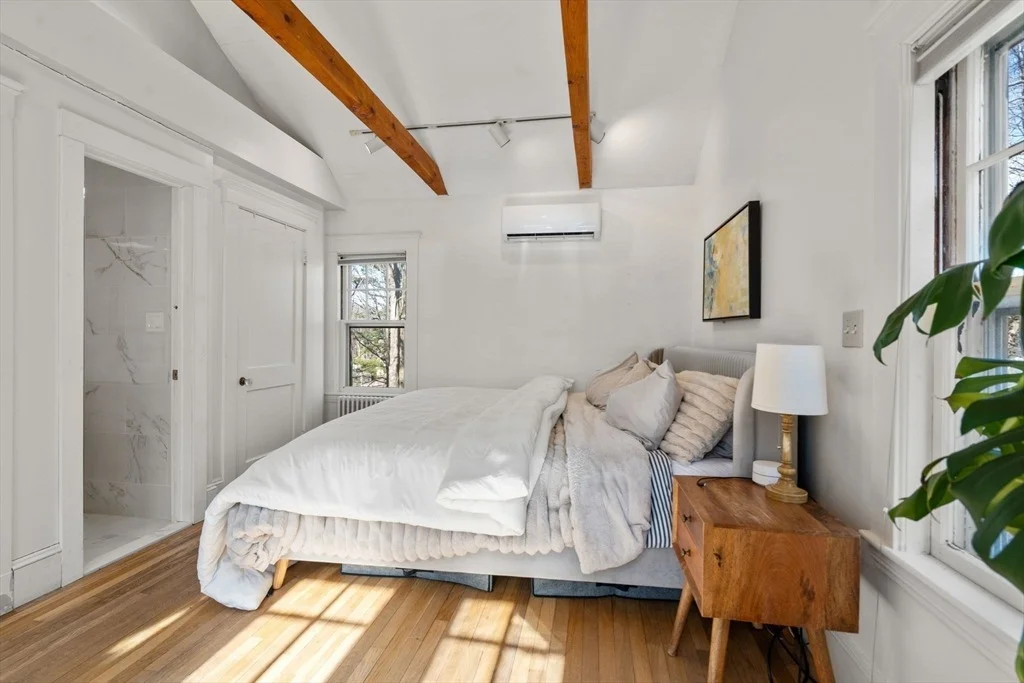 Photo of 12 Wareland Rd