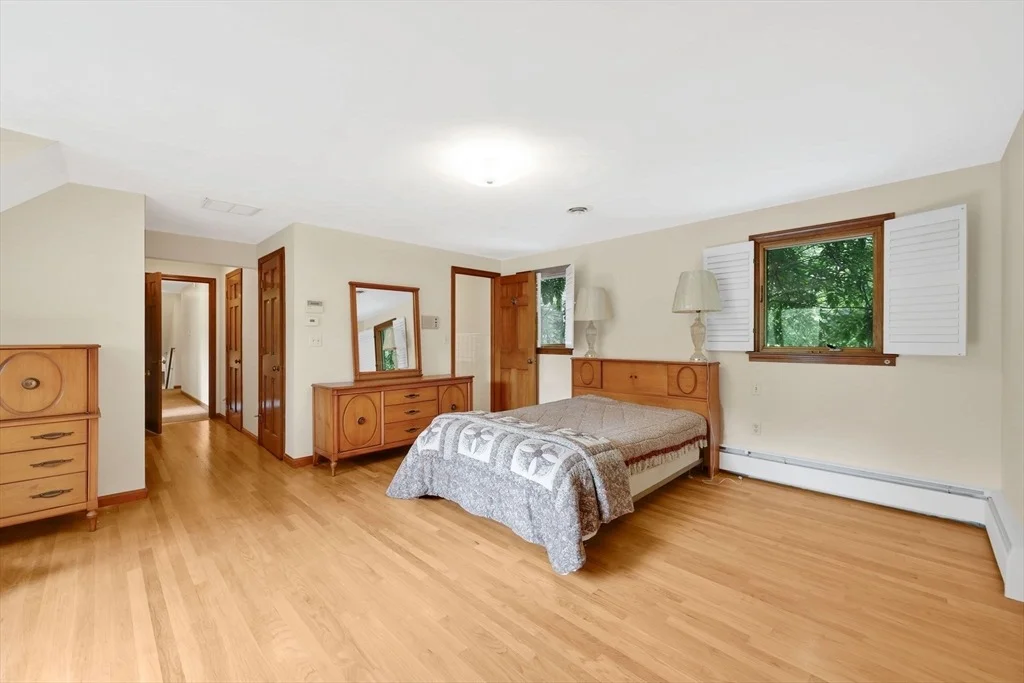 Photo of 8 Fox Hill Dr
