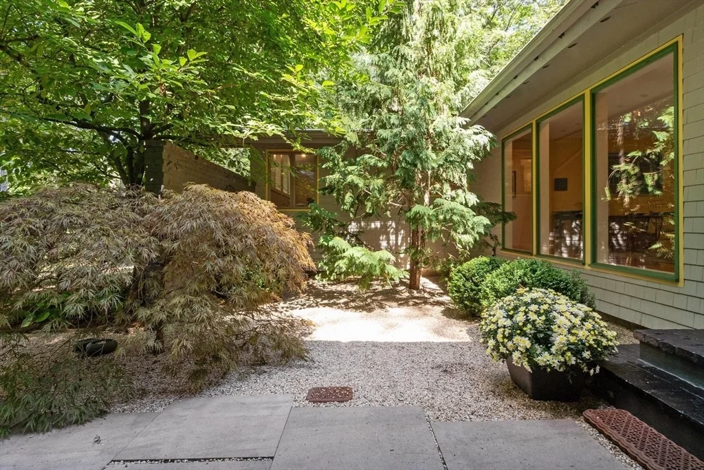 Photo of 221 Pope Rd