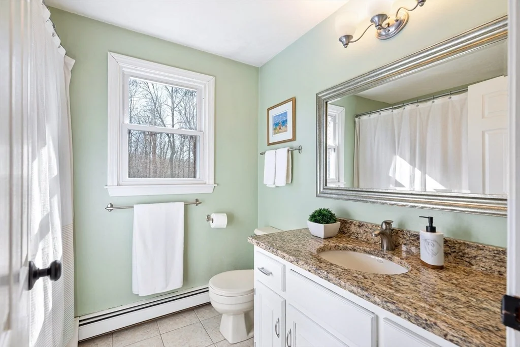 Photo of 886 Salem End Rd