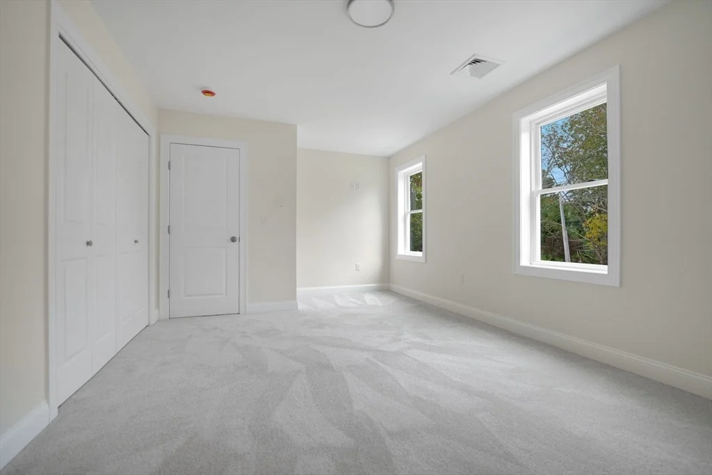 Photo of 661 Main St