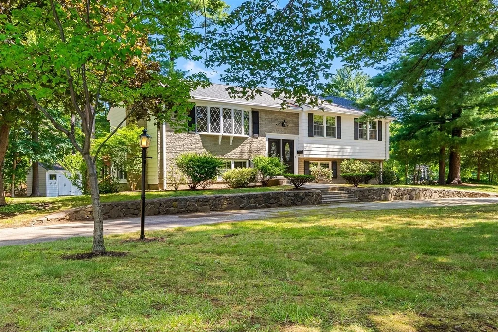 Photo of 71 Colonial Dr