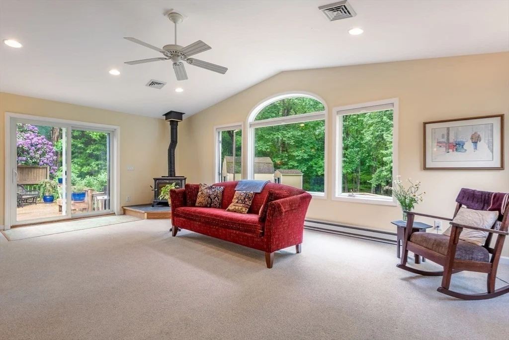 Photo of 54 Deepwoods Dr