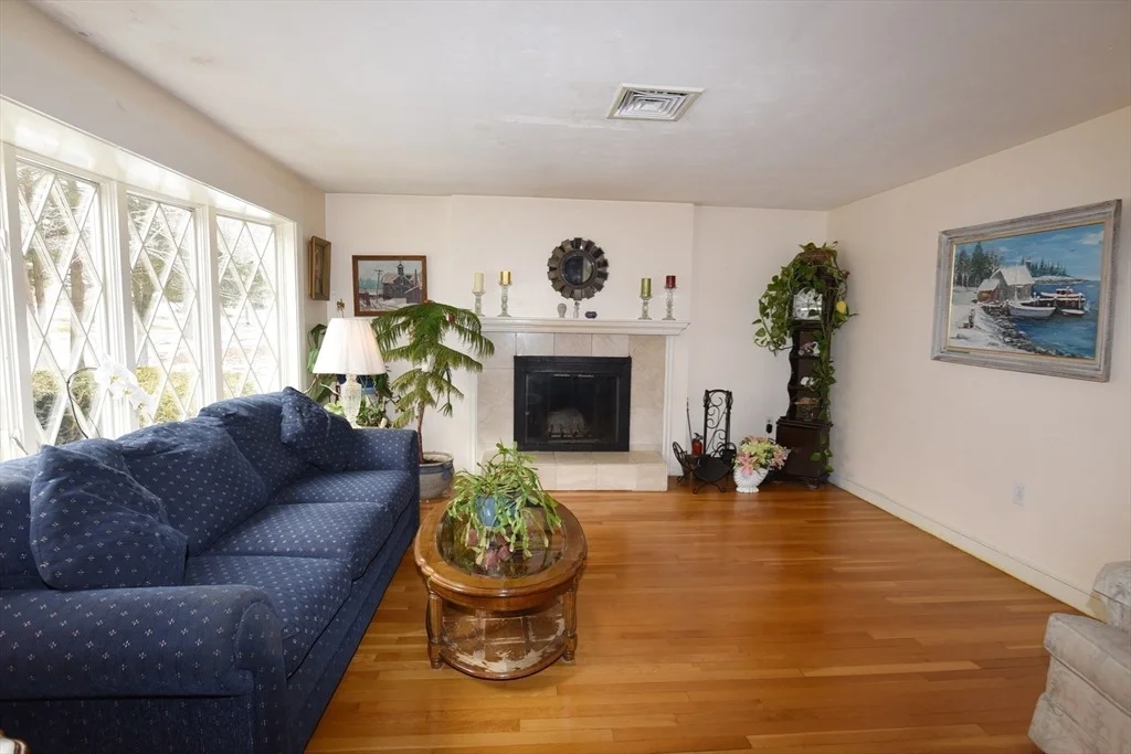 Photo of 366 Webster St