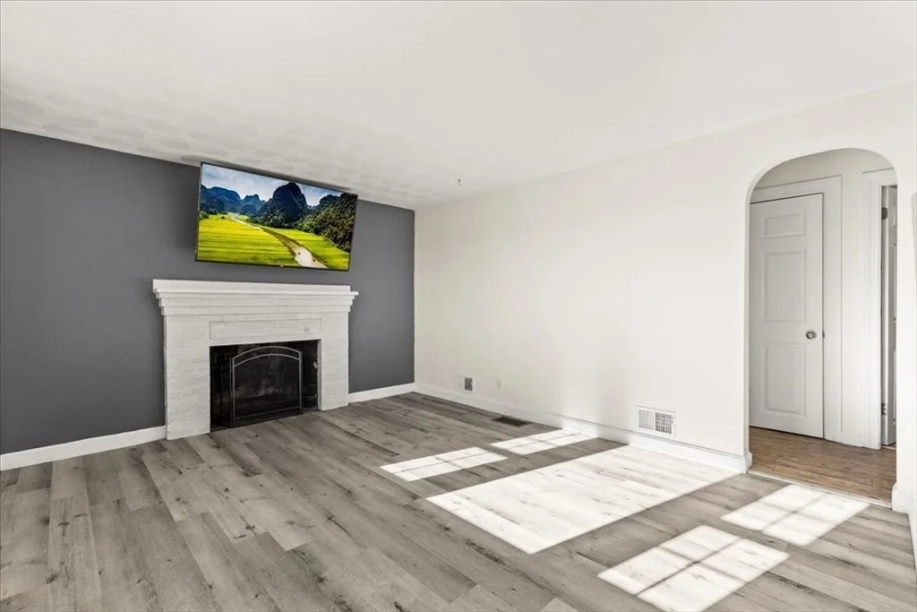 Photo of 922 Centre St