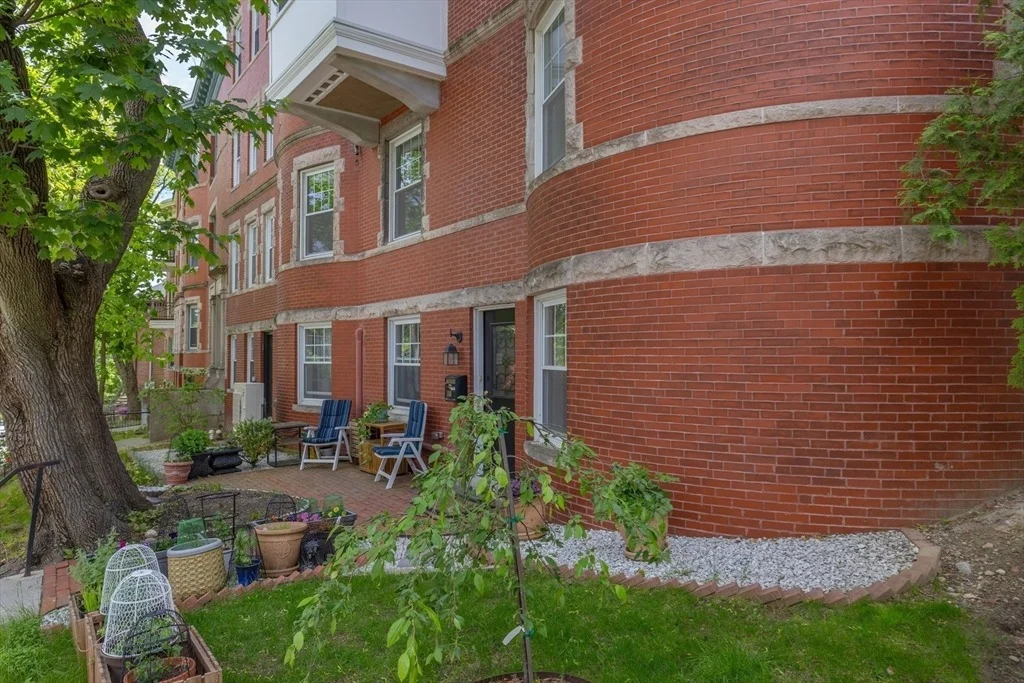 Photo of Unit 1 at 8 Colbourne Crescent