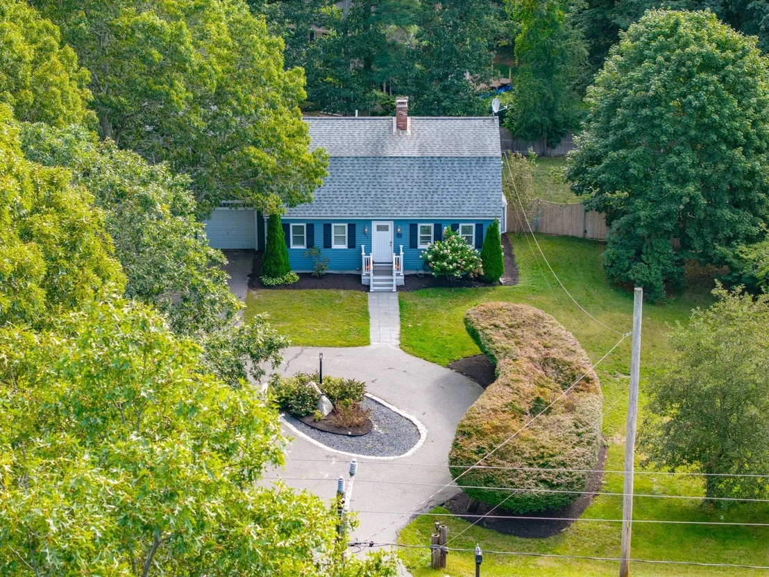 Photo of 451 County Rd