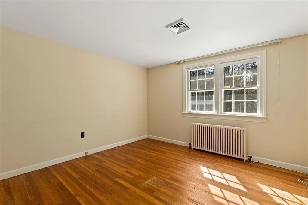 Photo of 290 Main St