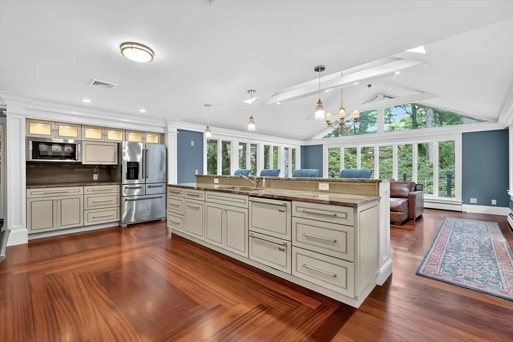Photo of 8 Fox Hill Dr