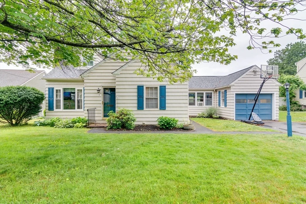 Photo of 1 Riverview Dr