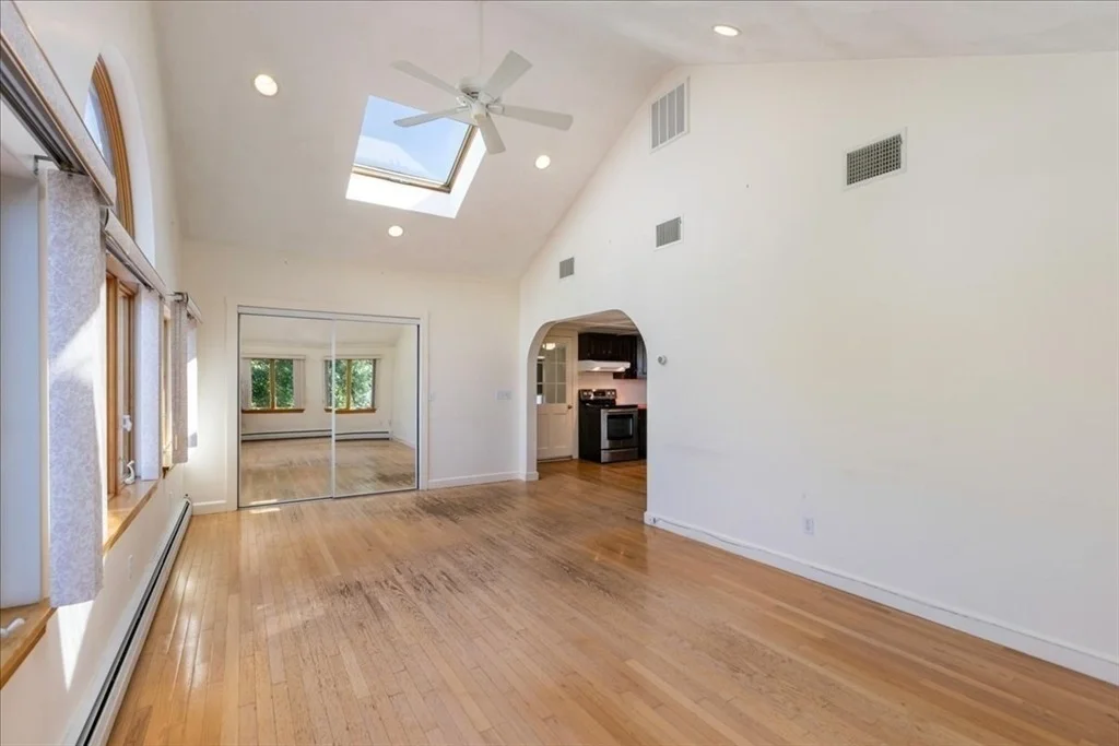 Photo of 8 Luzitania Ave