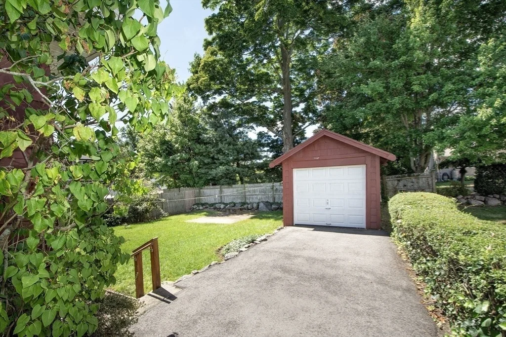 Photo of 10 Elmlawn Rd
