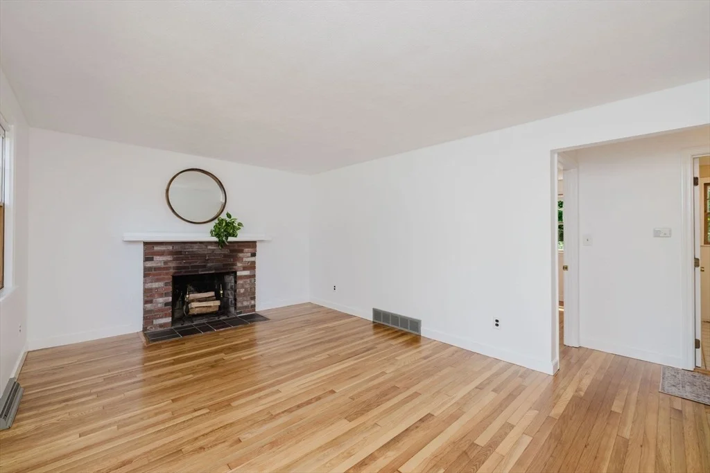 Photo of 27 Connie Dr