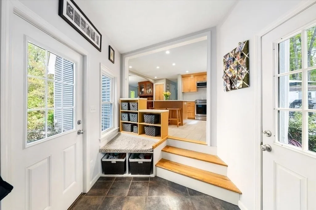 Photo of 9 Running Brook Cir