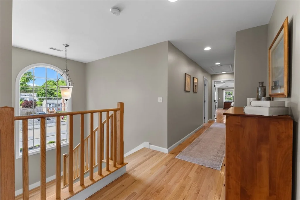 Photo of 7 Eaton Dr