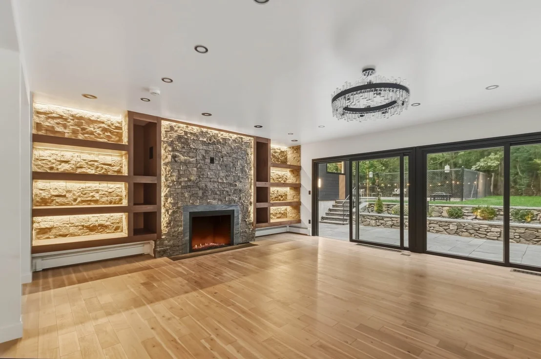 Photo of 641 Grove St