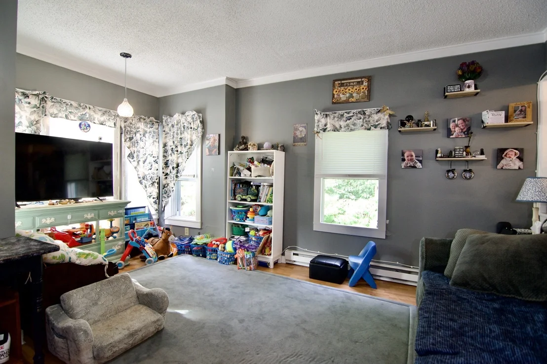 Photo of 35 Thayer Ave