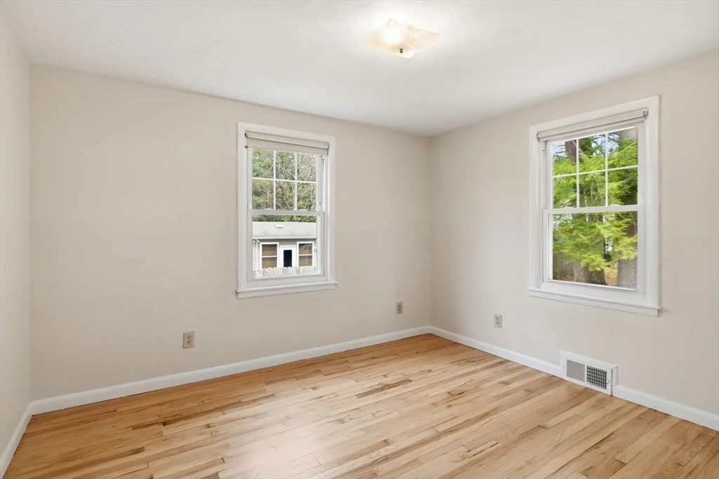 Photo of 33 Overhill Dr