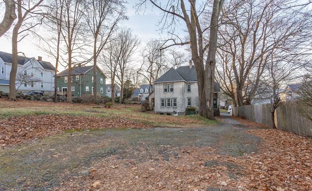 Photo of 909 High St