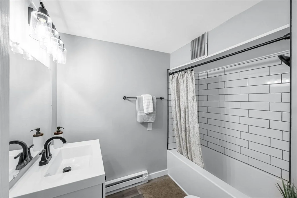 Photo of 83 Rolf Ave