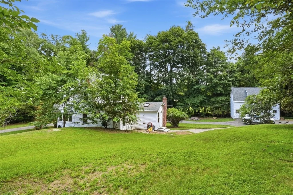 Photo of 587 Main St