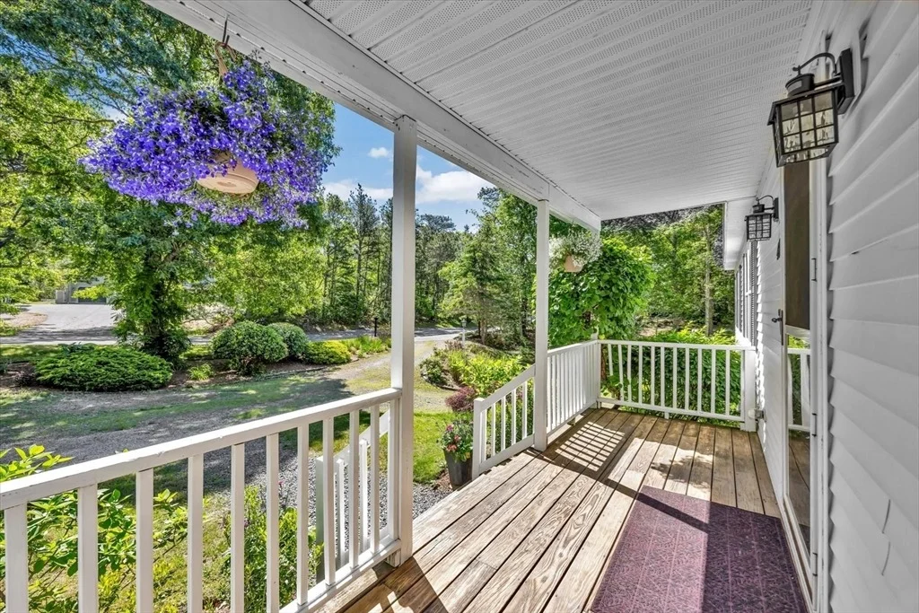 Photo of 49 Thousand Oaks Dr