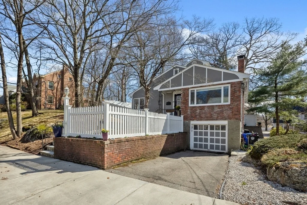Photo of 25 Clearwater Rd
