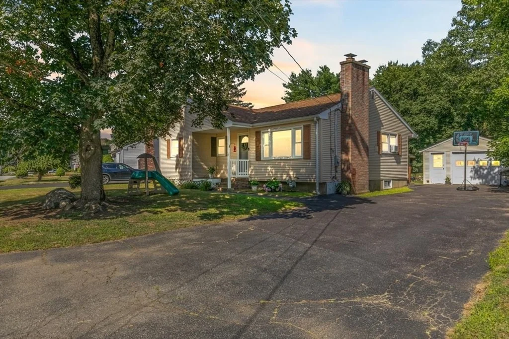 Photo of 3 Cedarwood Ln