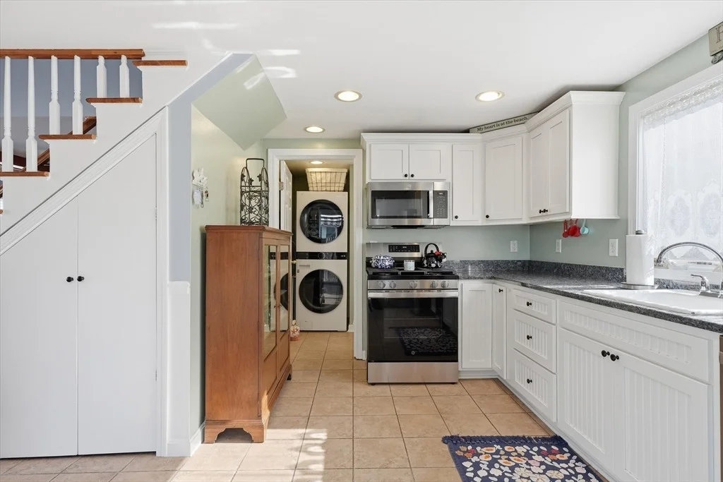 Photo of 425 N End Blvd