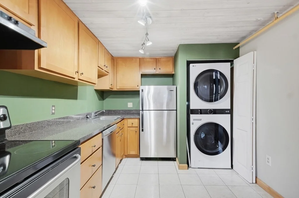 Photo of Unit 310 at 33 Maplewood Avenue