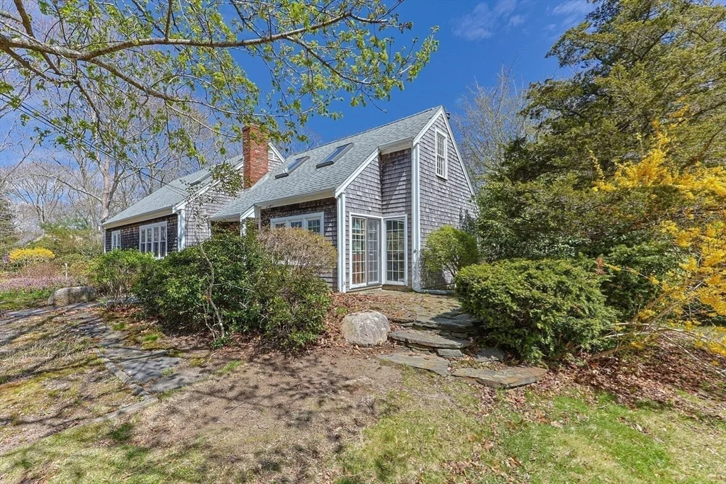 Photo of 90 Comanche Dr