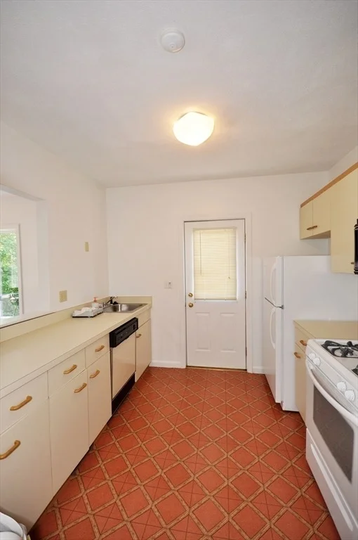 Photo of Unit 4 at 6 Deer Path