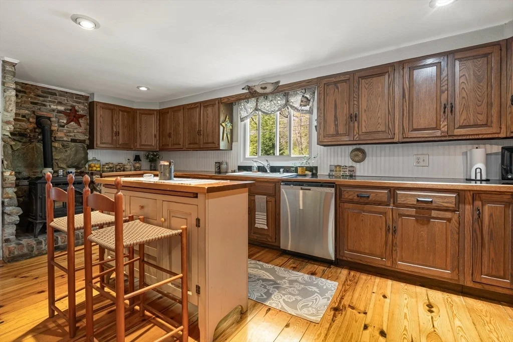 Photo of 77 Center St